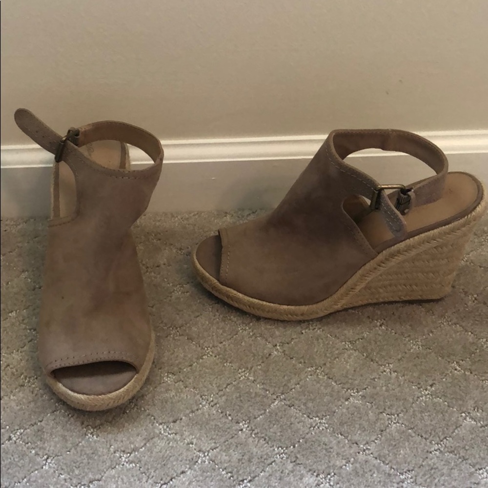 NWOT Universal Threads Espadrilles